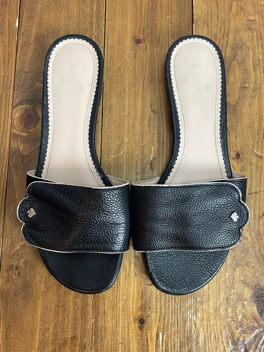 kate spade black scalloped leather slide sandals with heart charm
